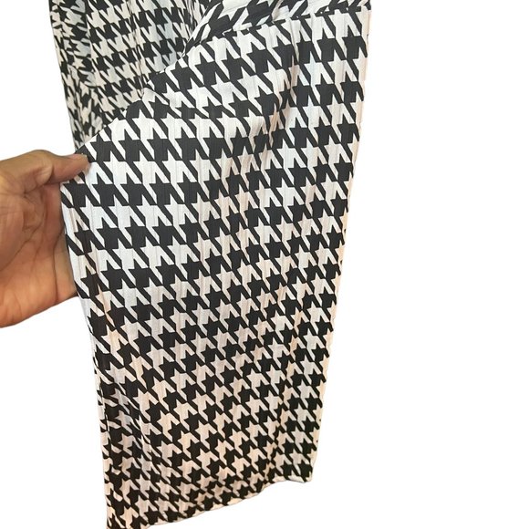 PrettyLittle Thing Houndstooth Long Sleeve Shirt Mock Neck Black White Small - Picture 5 of 7